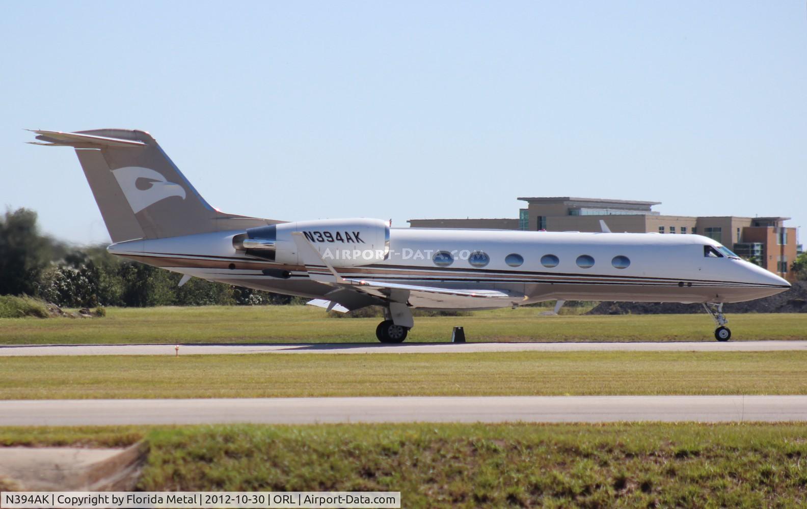 N394AK, 2001 Gulfstream Aerospace G-IV C/N 1470, Gulfstream IV (with a Hawker logo on tail????)