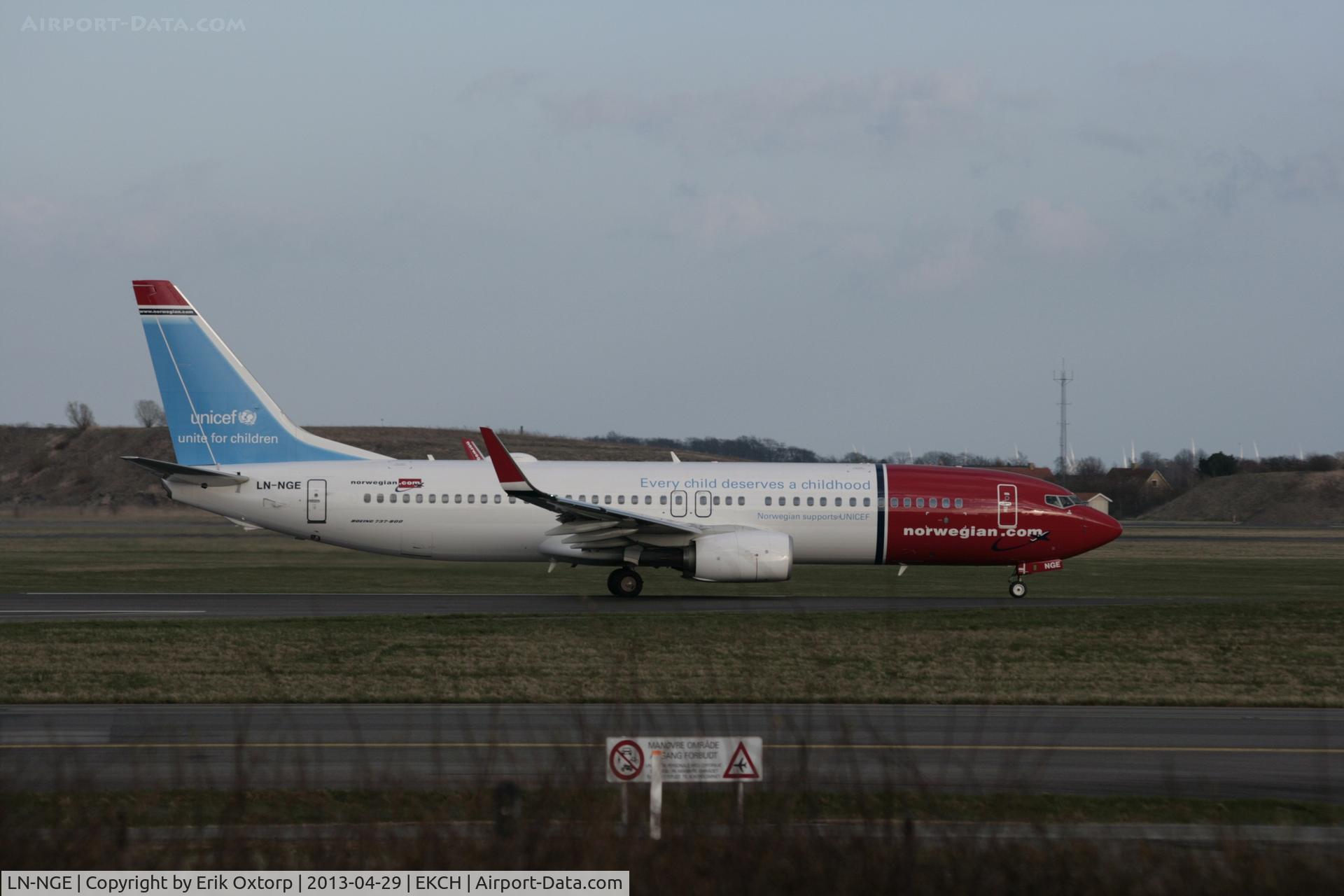 LN-NGE, 2012 Boeing 737-8JP C/N 39050, Taking off on rw 22R