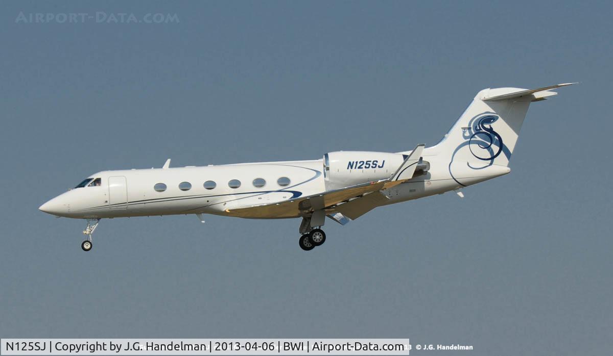 N125SJ, 1999 Gulfstream Aerospace G-IV C/N 1368, On final.