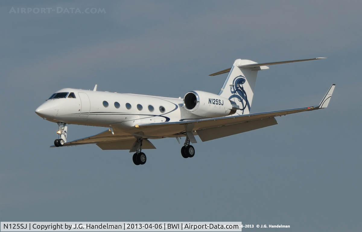 N125SJ, 1999 Gulfstream Aerospace G-IV C/N 1368, On final.