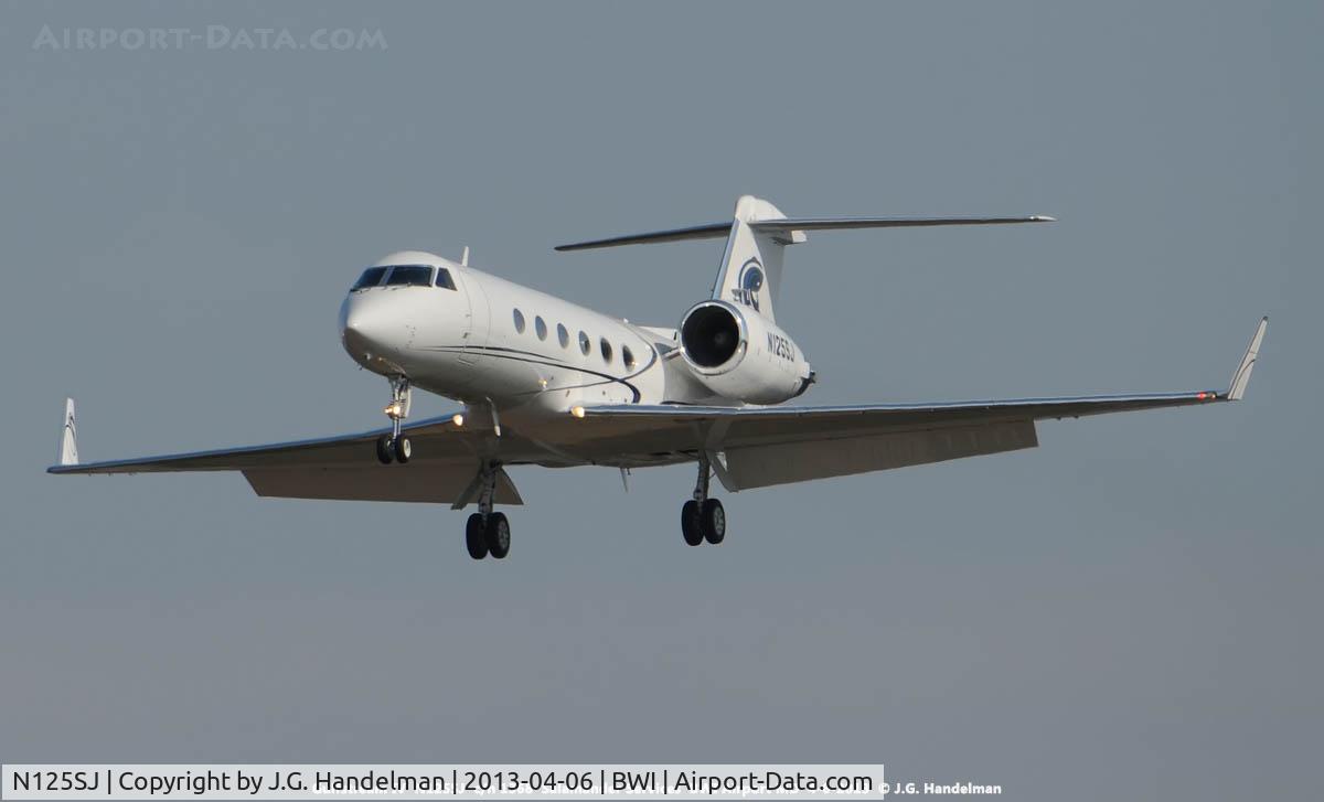 N125SJ, 1999 Gulfstream Aerospace G-IV C/N 1368, On final.