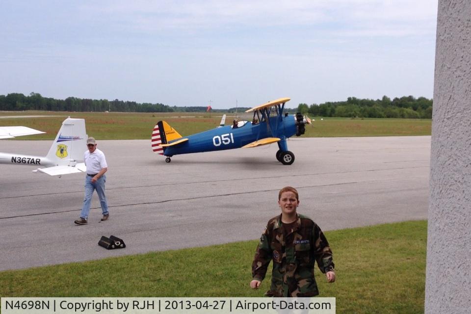 N4698N, 1942 Boeing B75N1 C/N 75-7940, Incredible machine of old