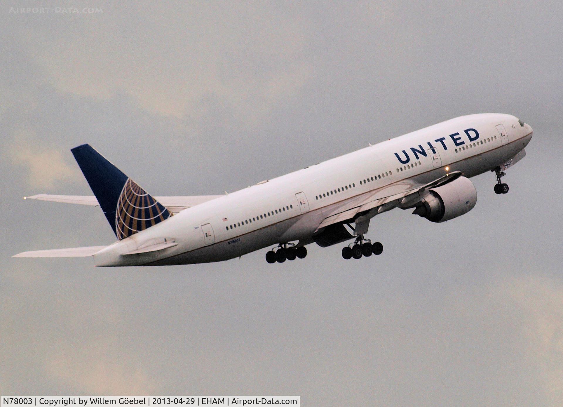 N78003, 1998 Boeing 777-224 C/N 27579, Take off from runway L18 off Schiphol Airport