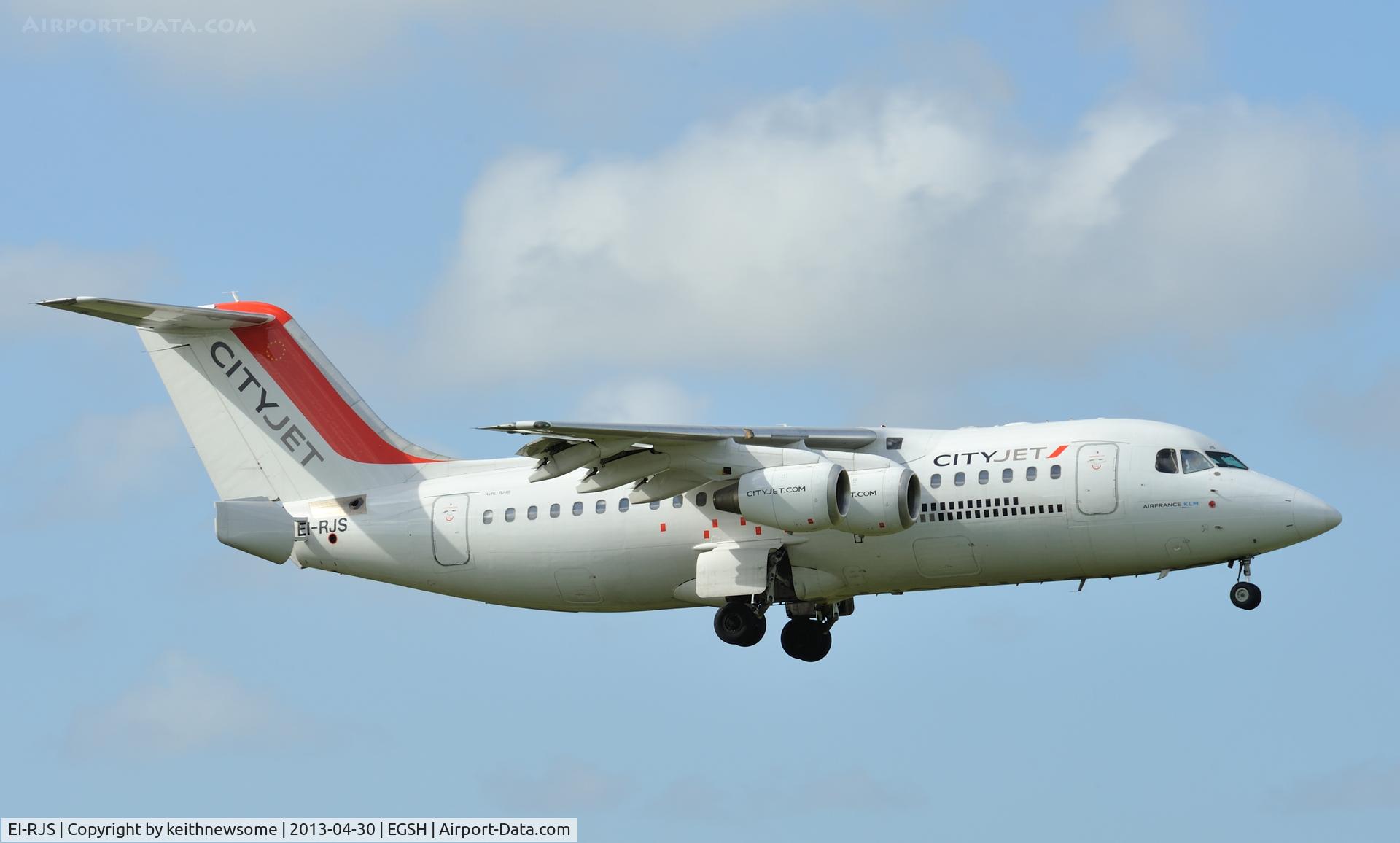 EI-RJS, 2000 British Aerospace Avro 146-RJ85A C/N E2365, Landing onto runway 09.