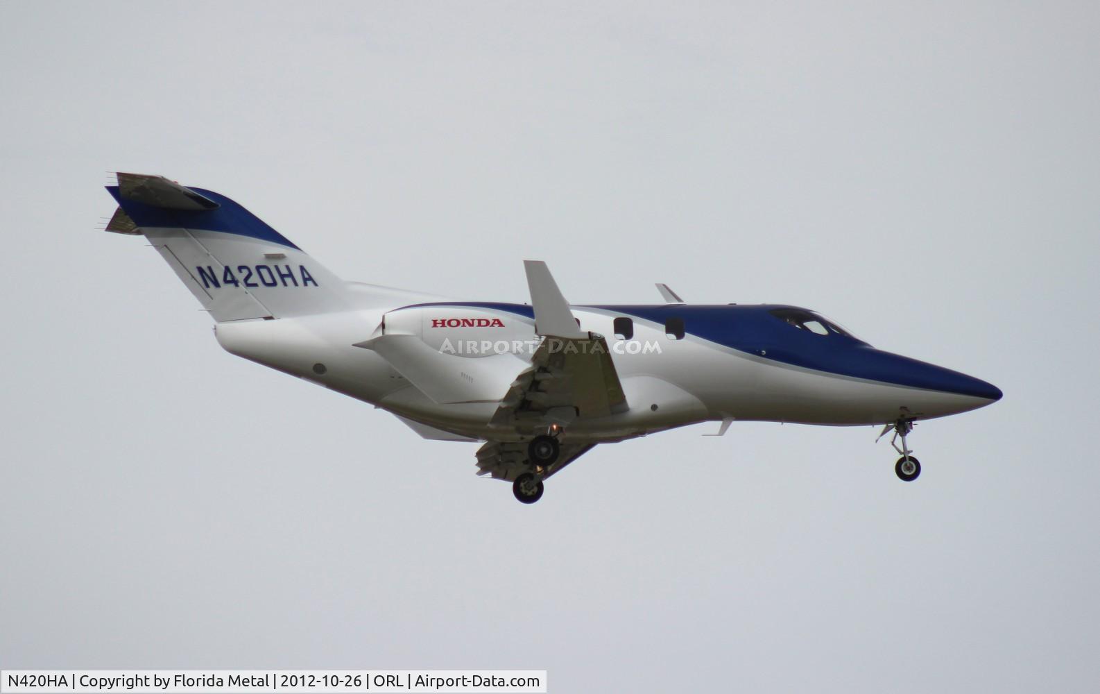 N420HA, 2003 Honda HA-420 HondaJet C/N P001, Honda HA-420 landing at Orlando Exec for NBAA in high crosswinds due to Hurricane Sandy passing by off shore