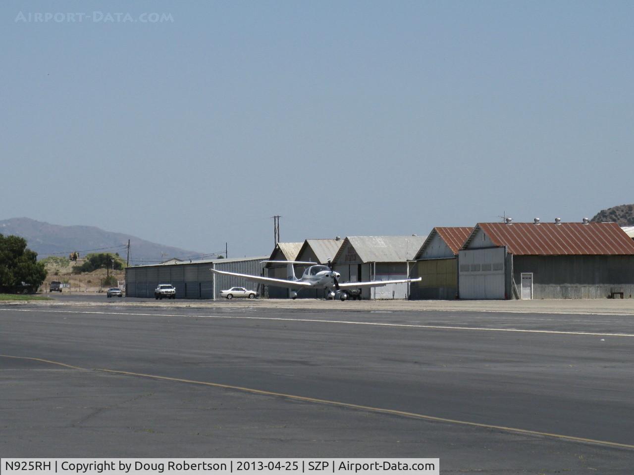 N925RH, 2002 Diamond DA-40 Diamond Star C/N 40.212, 2002 Diamond DA40 DIAMOND STAR, Lycoming IO-360-M1A+ 180 Hp, landing Rwy 22