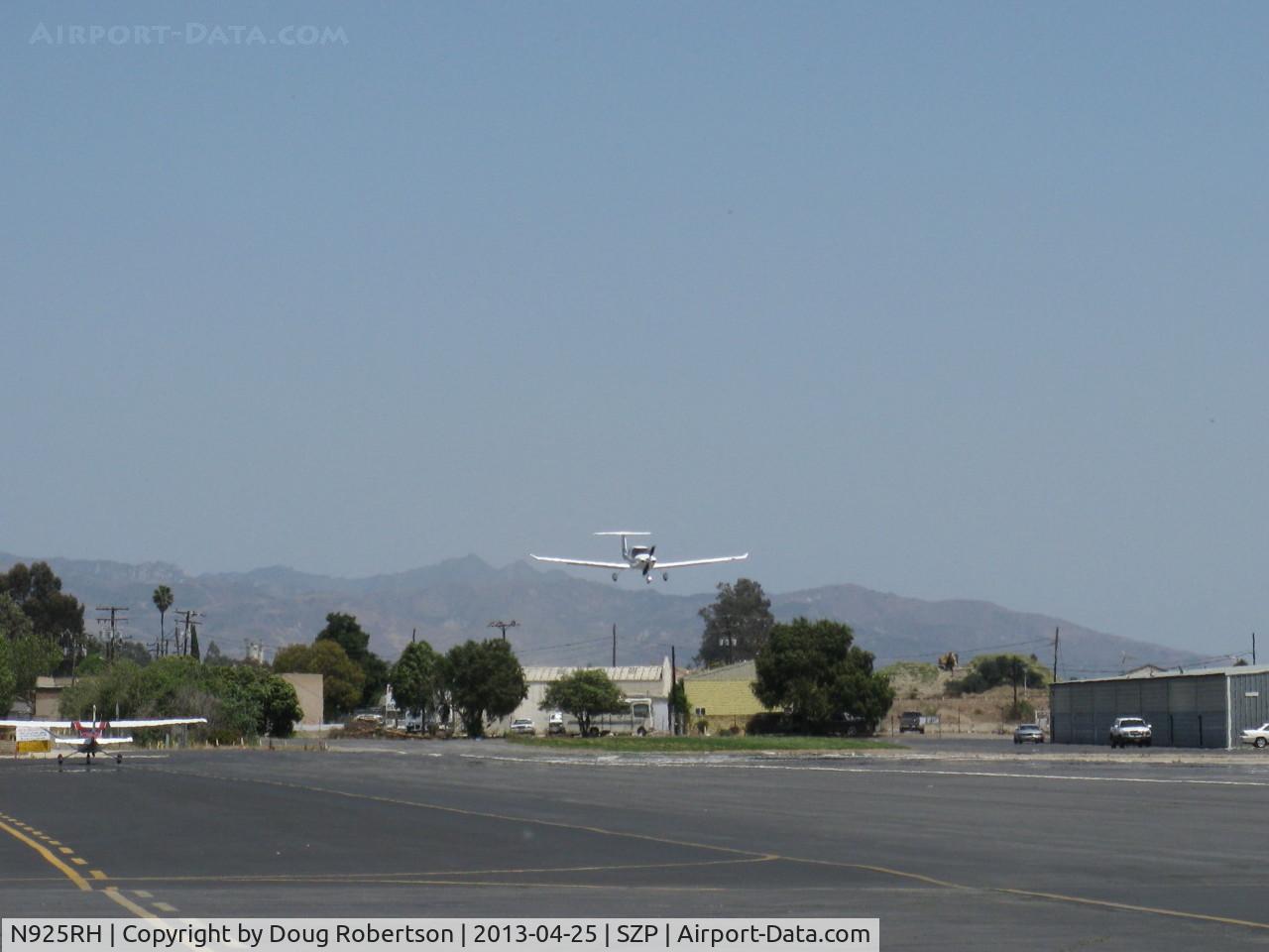 N925RH, 2002 Diamond DA-40 Diamond Star C/N 40.212, 2002 Diamond DA40 DIAMOND STAR, Lycoming IO-360-M1A+ 180 Hp, on final Rwy 22