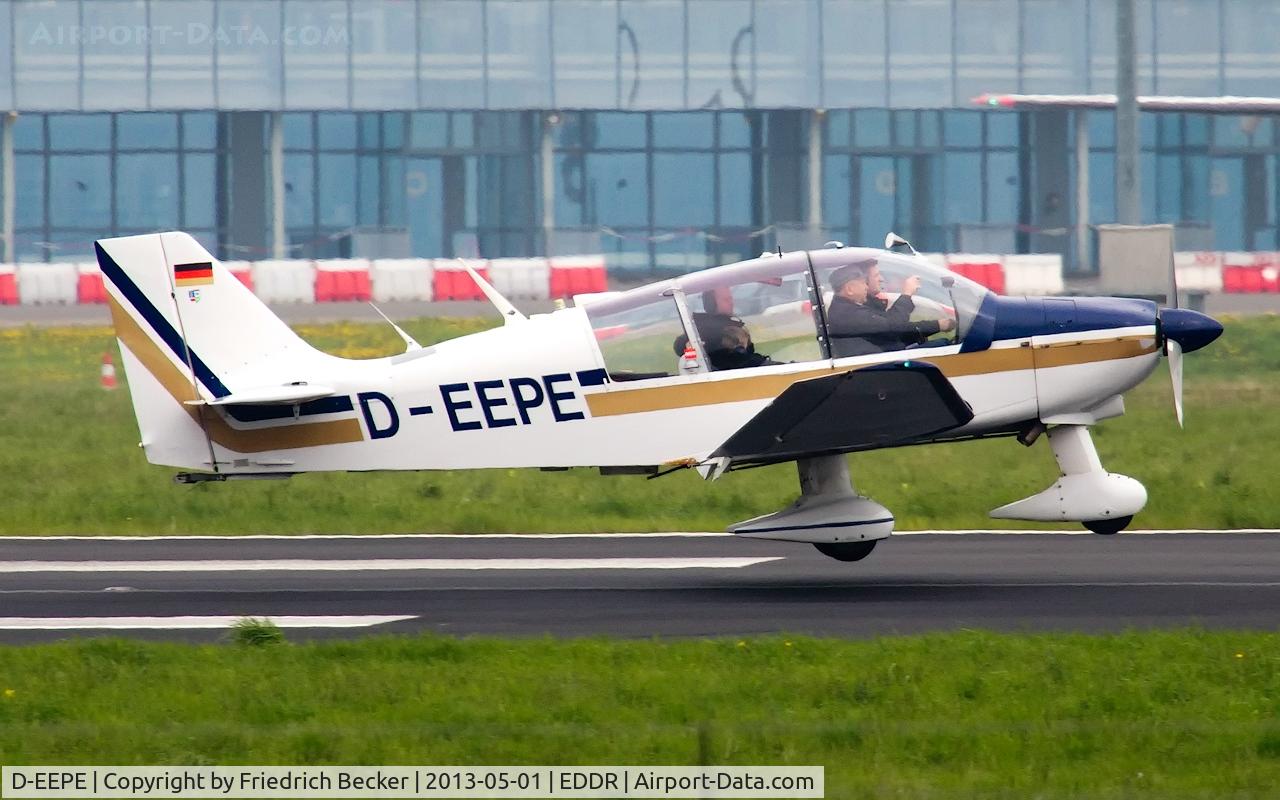 D-EEPE, Robin DR-400-180R Remorqueur Regent C/N 1222, moments prior touchdown