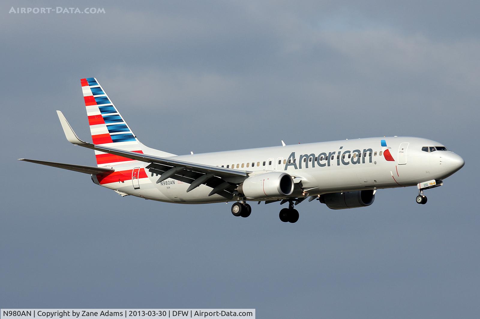 N980AN, Boeing 737-823 C/N 30101, American Airlines 737 in their new livery landing at DFW Airport