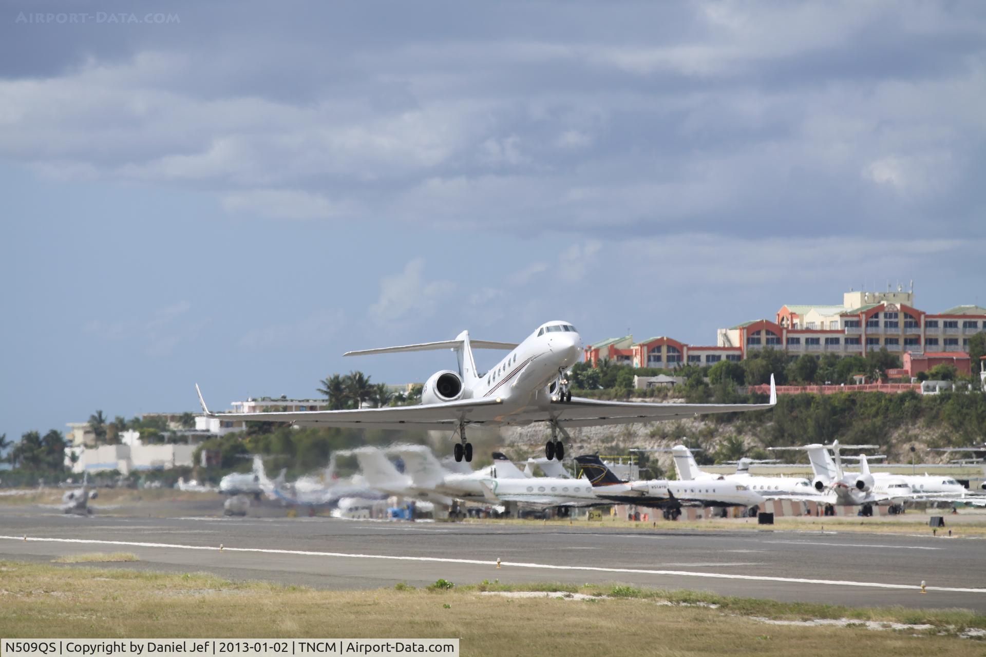 N509QS, 2001 Gulfstream Aerospace G-V C/N 637, N509QS