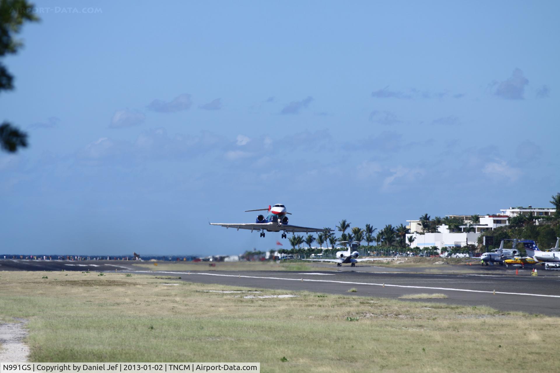 N991GS, 2006 Bombardier Challenger 300 (BD-100-1A10) C/N 20099, N991GS