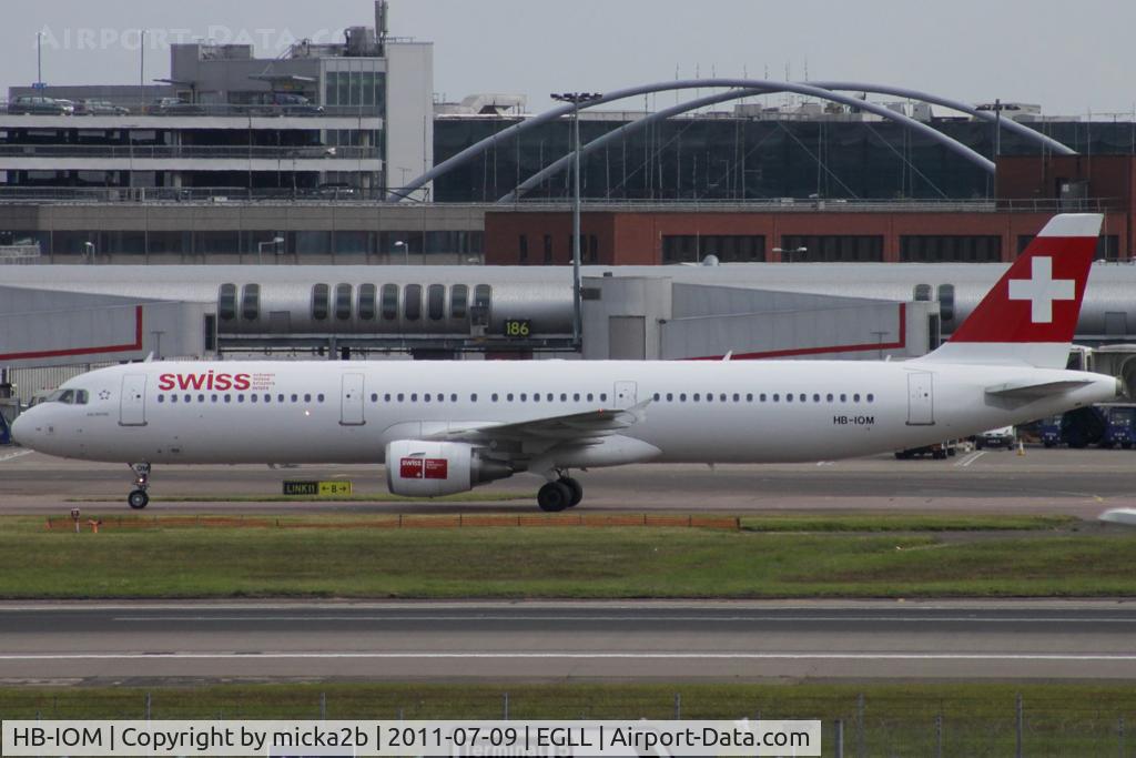 HB-IOM, 2010 Airbus A321-212 C/N 4534, Taxiing