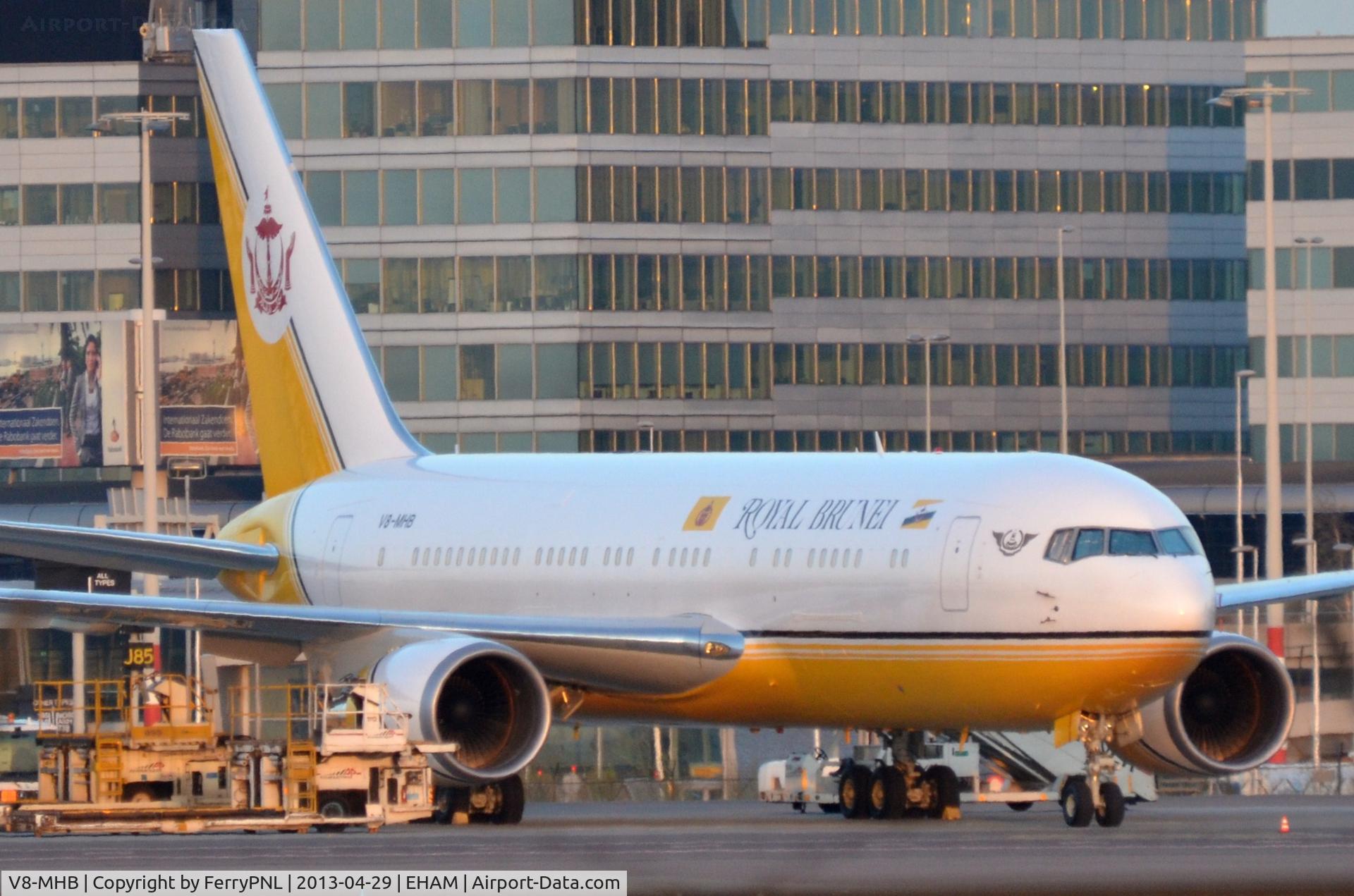 V8-MHB, 1993 Boeing 767-27G/ER C/N 25537, Brunei Royal visitor in AMS