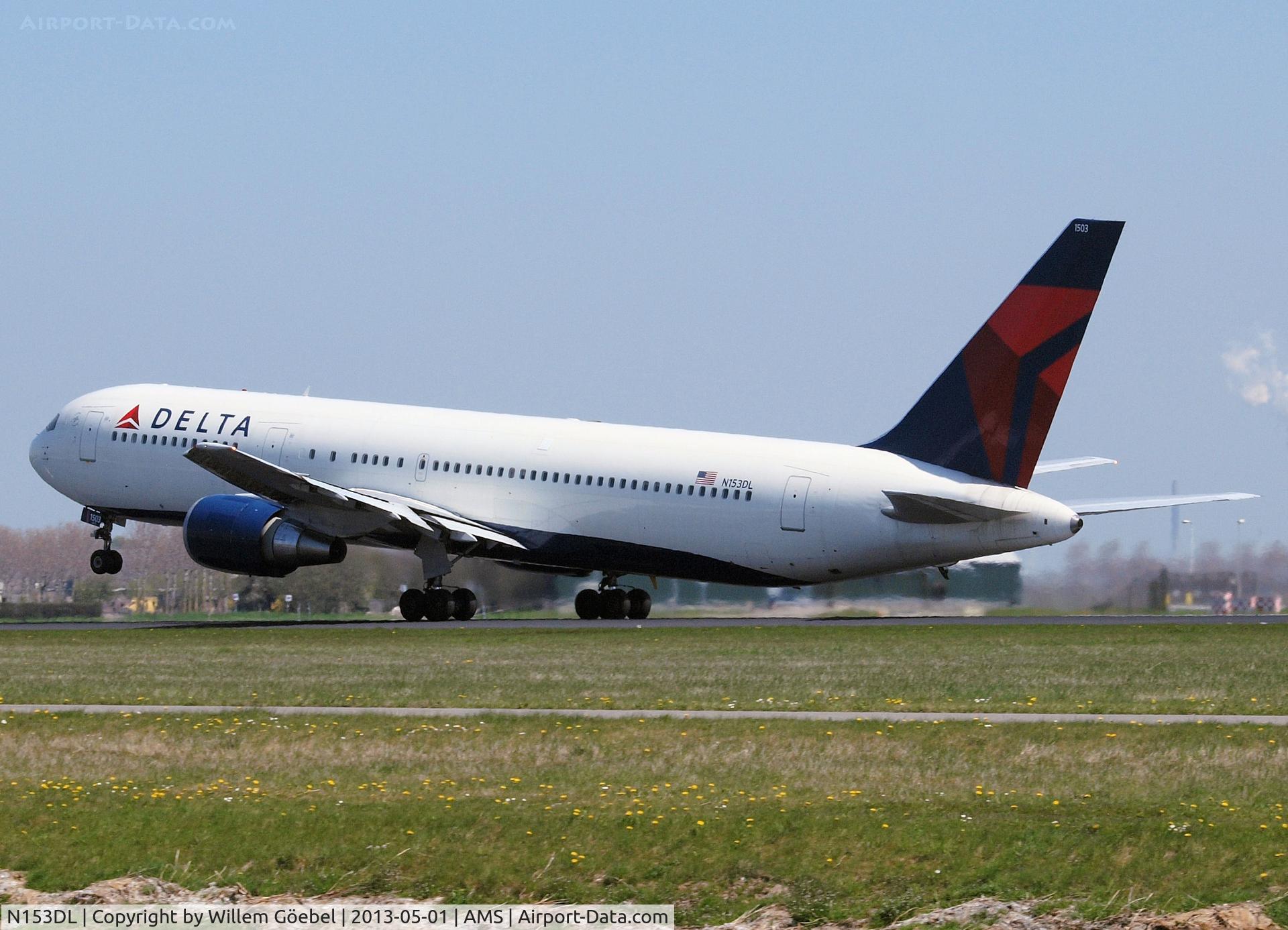 N153DL, 1990 Boeing 767-3P6 C/N 24985, Take off from runway 36L of Schiphol Airport