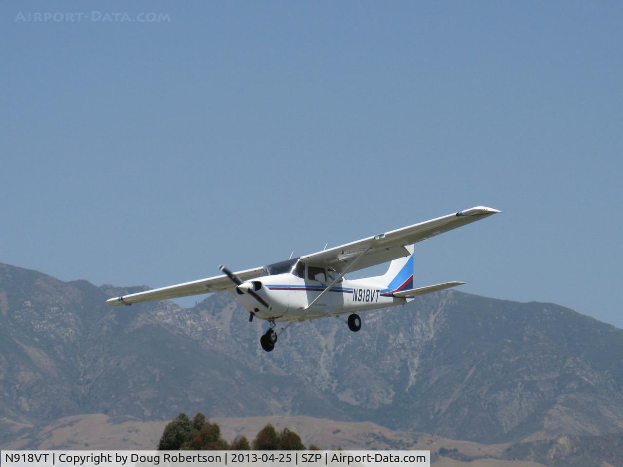 N918VT, Cessna 172P C/N 17275241, 1982 Cessna 172P SKYHAWK, Lycoming O-320-D2J 160 Hp, on final Rwy 22