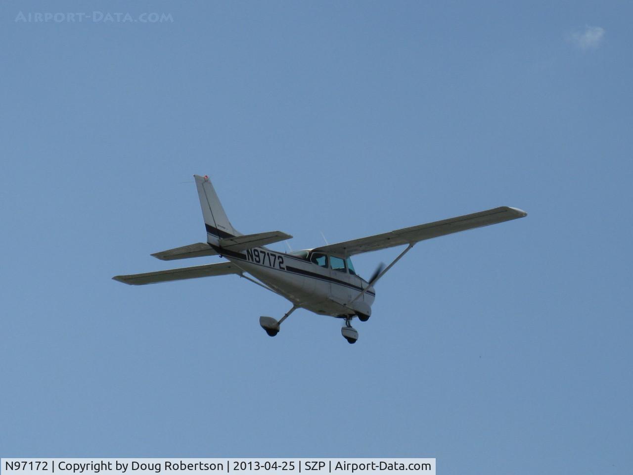 N97172, 1984 Cessna 172P C/N 17276162, 1984 Cessna 172P SKYHAWK, Lycoming O-320-D2J 160 Hp, takeoff climb Rwy 22