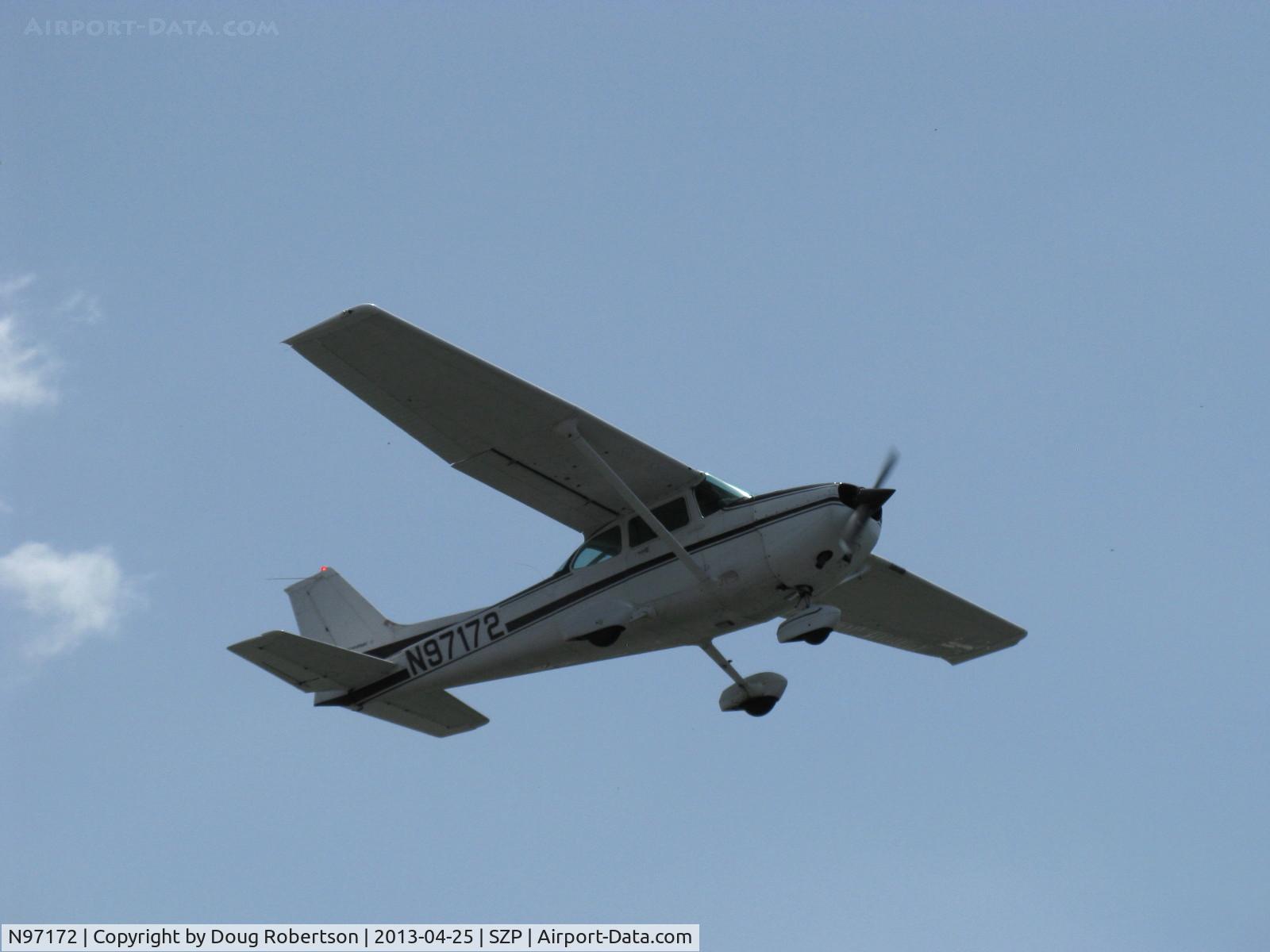 N97172, 1984 Cessna 172P C/N 17276162, 1984 Cessna 172P SKYHAWK, Lycoming O-320-D2J 160 Hp, takeoff climb Rwy 22