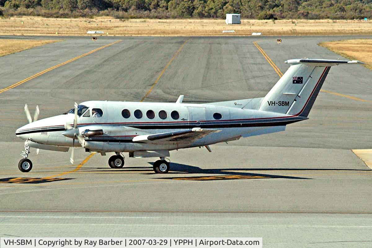 VH-SBM, 1982 Beech B200 King Air C/N BB-964, Beech B200 Super King Air [BB-964] Perth~VH 29/03/2007