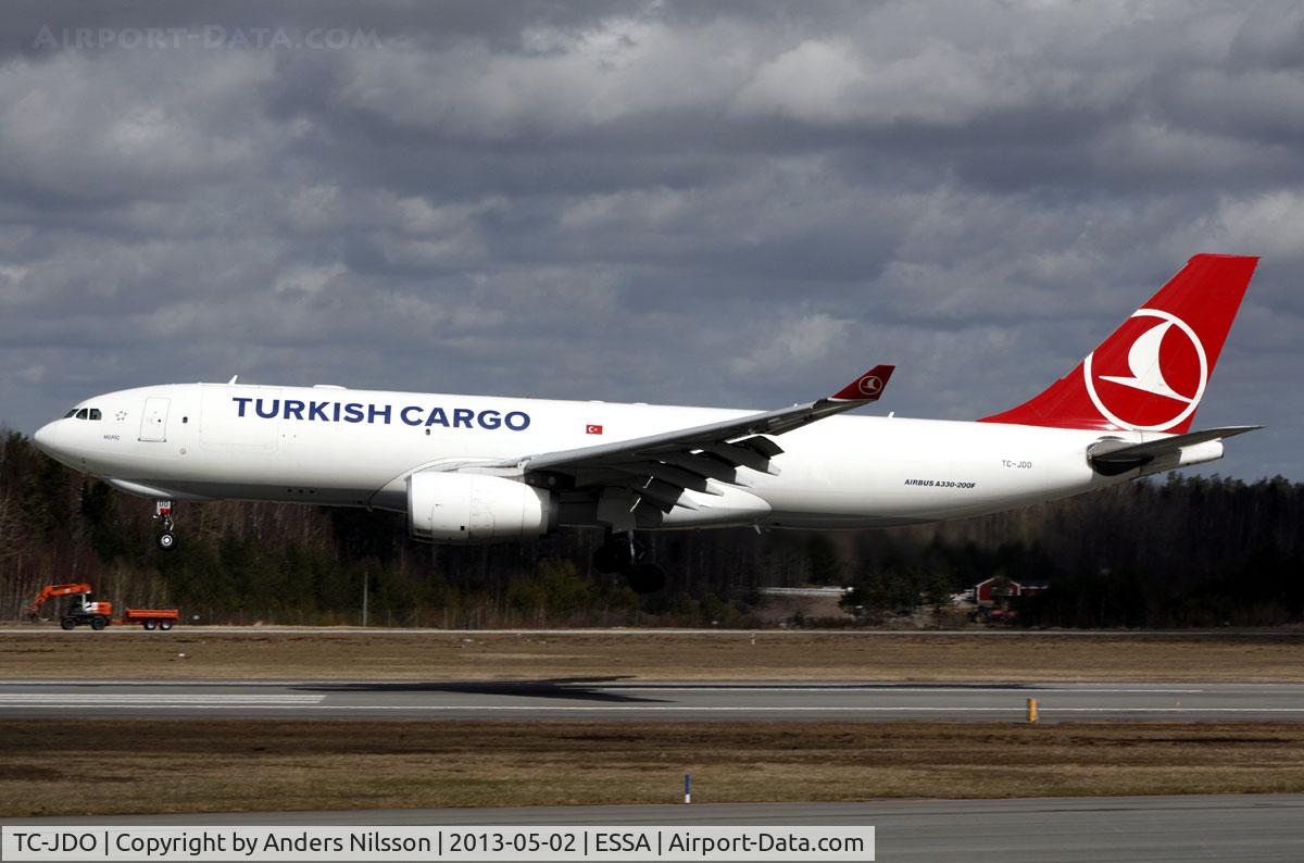 TC-JDO, 2009 Airbus A330-243F C/N 1004, Landing on runway 26.