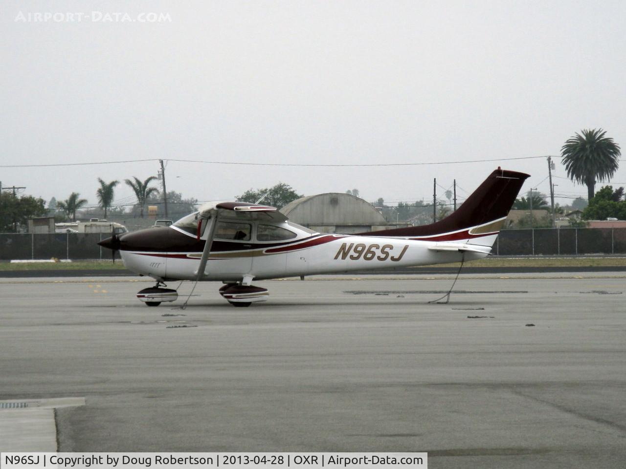 N96SJ, 1979 Cessna 182Q Skylane C/N 18266888, 1979 Cessna 182Q SKYLANE II, Continental O-470-U 230 Hp, murky day near the coast