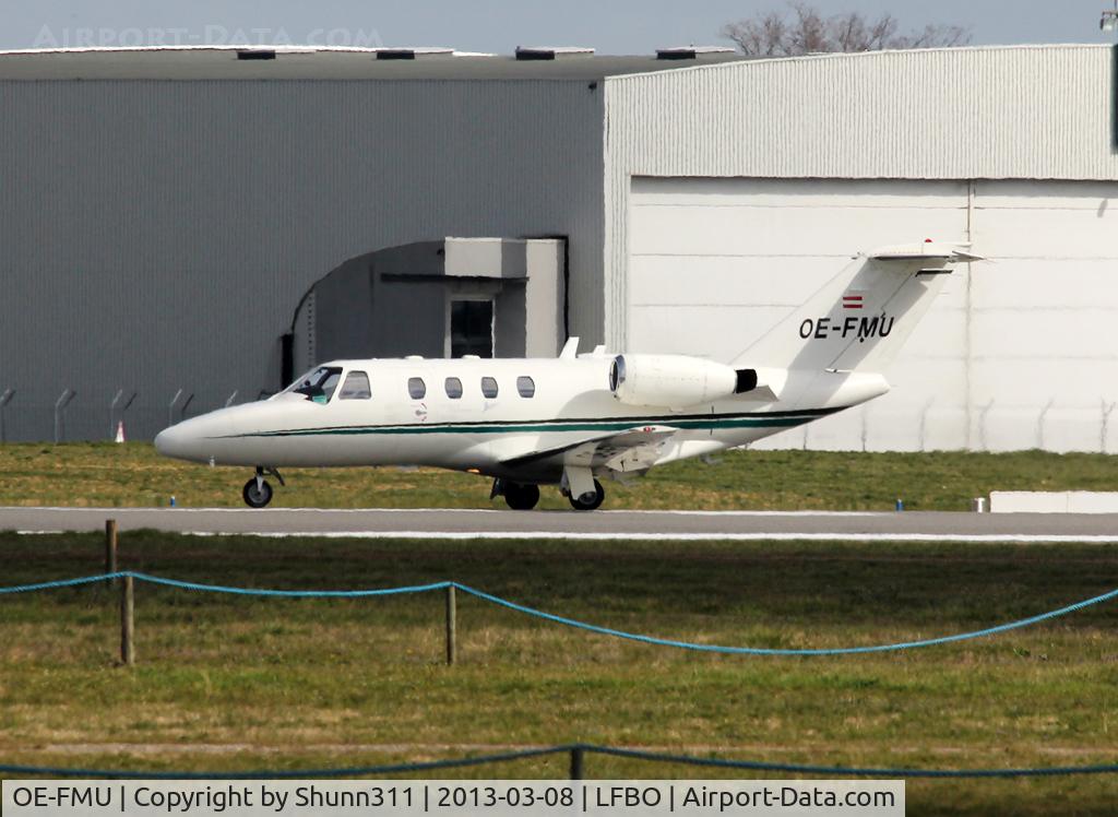 OE-FMU, 1993 Cessna 525 CitationJet C/N 525-0040, Ready for take off rwy 32R