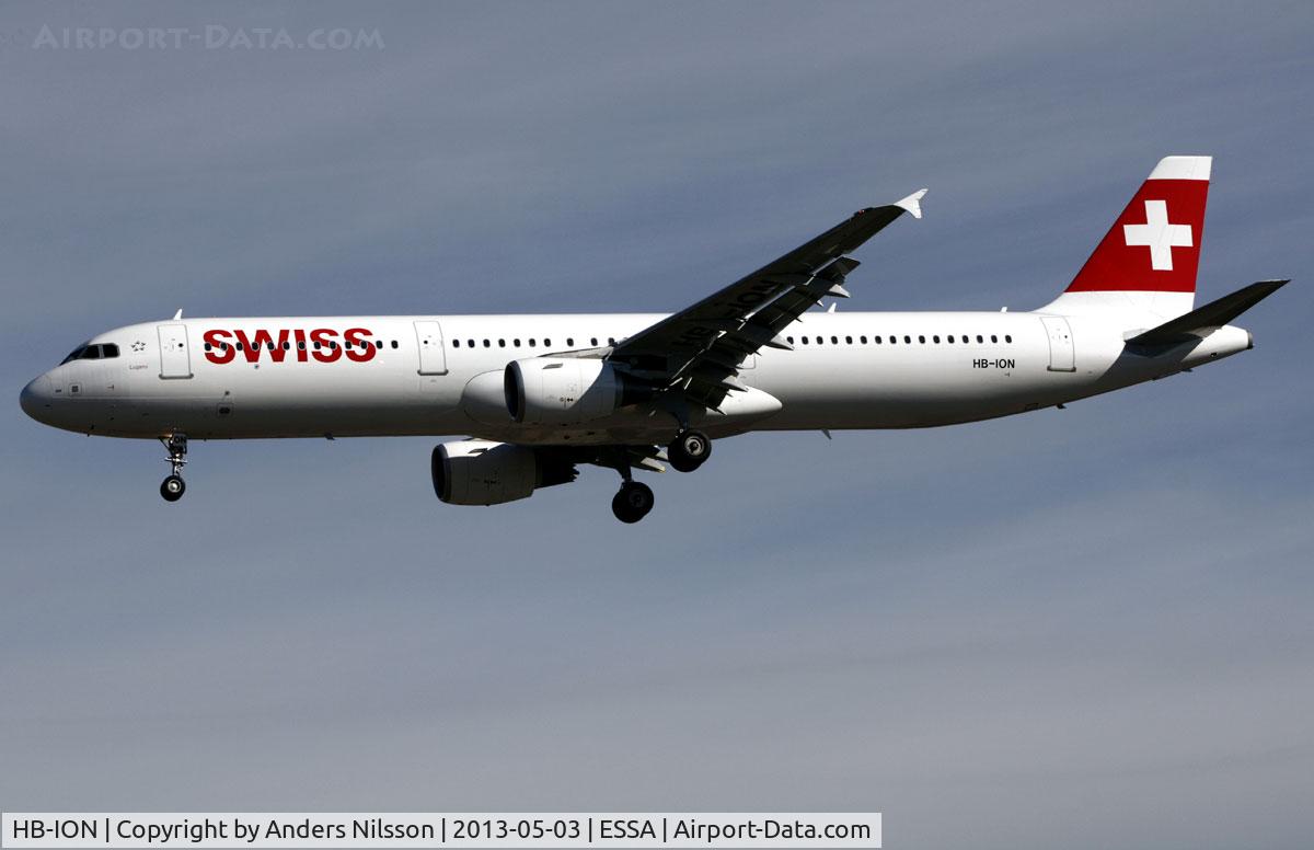 HB-ION, 2013 Airbus A321-212 C/N 5567, On final approach for runway 26.