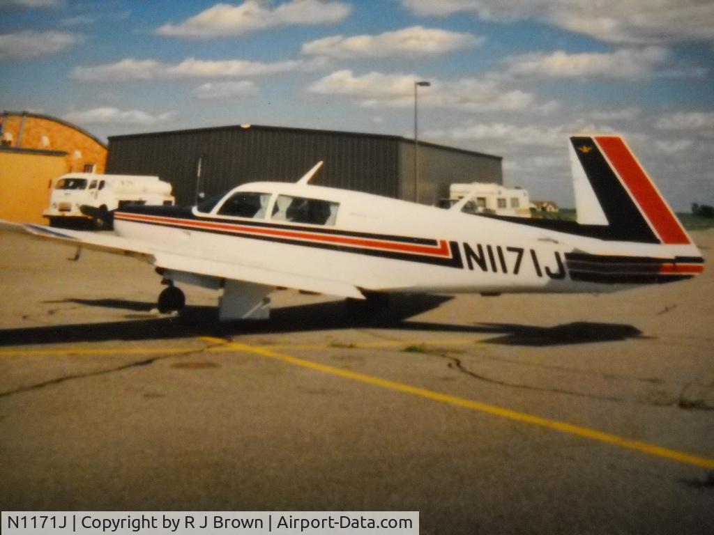 N1171J, 1982 Mooney M20K C/N 25-0708, This picture was taken shortly after plane was underwater and sold as salvage by Avemco. Prior to new N Number.