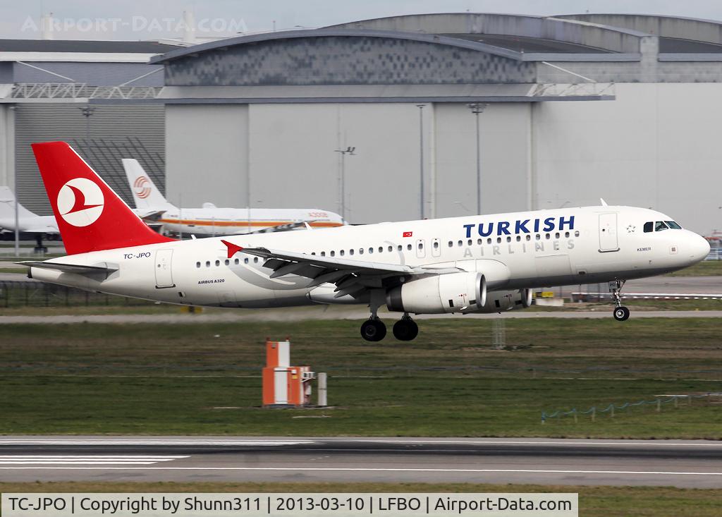 TC-JPO, 2008 Airbus A320-232 C/N 3567, Landing rwy 14R