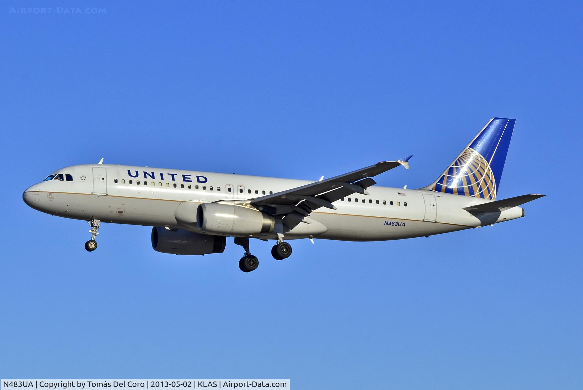 N483UA, 2001 Airbus A320-232 C/N 1586, N483UA United Airlines 2001 Airbus A320-232 C/N 1586

Las Vegas - McCarran International (LAS / KLAS)
USA - Nevada, May 02, 2013
Photo: Tomás Del Coro