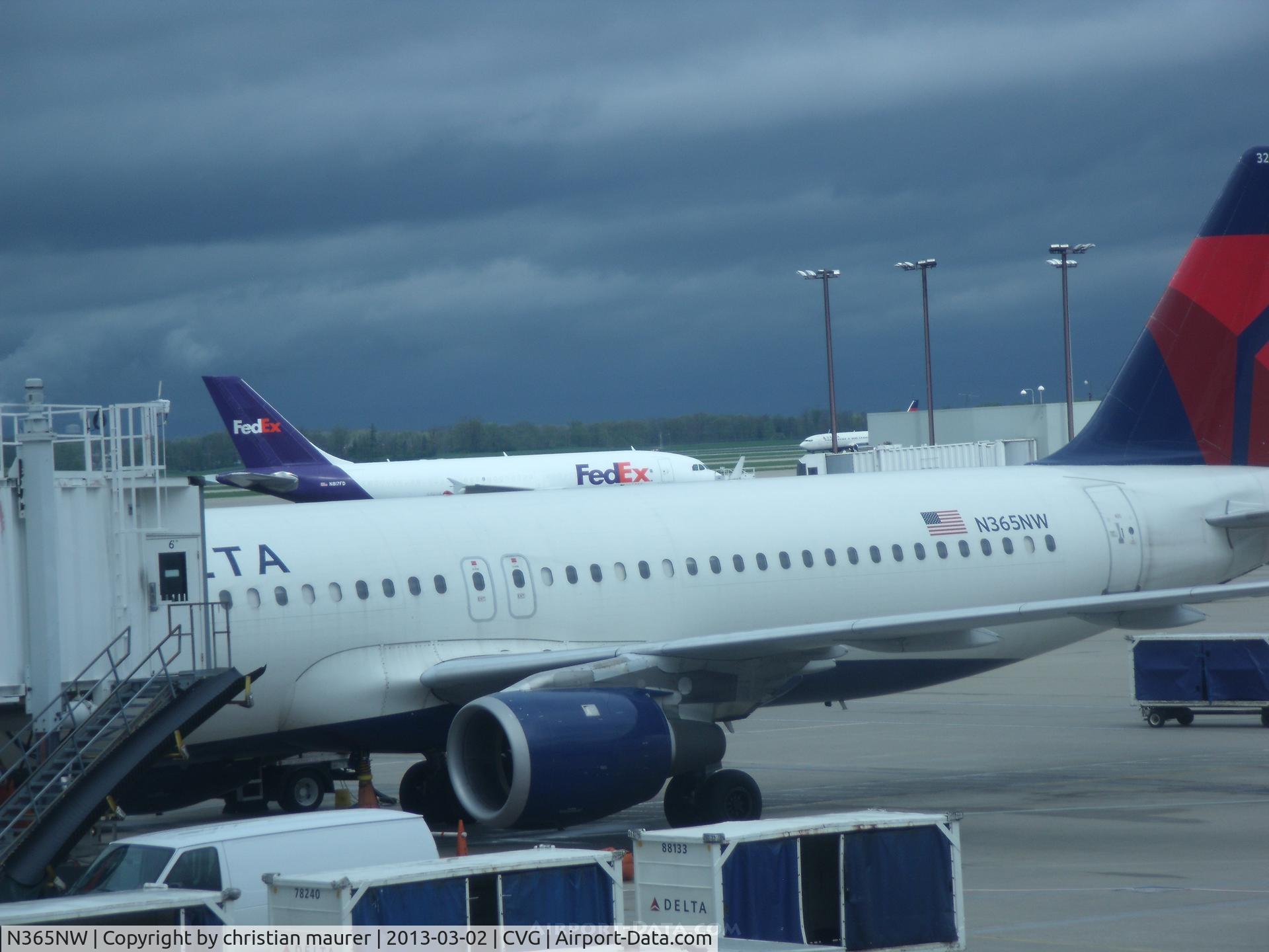 N365NW, 1999 Airbus A320-212 C/N 0964, A320