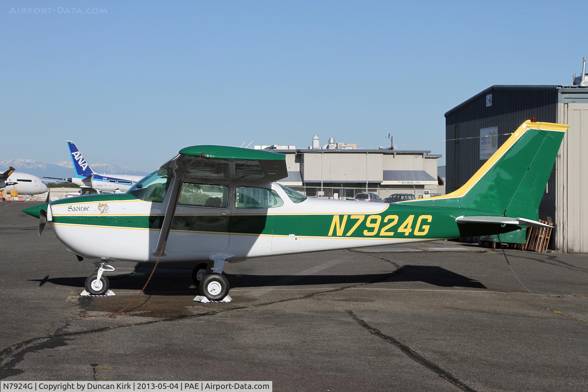 N7924G, 1970 Cessna 172L C/N 17259624, Fresh out of paint with a nice Irish scheme