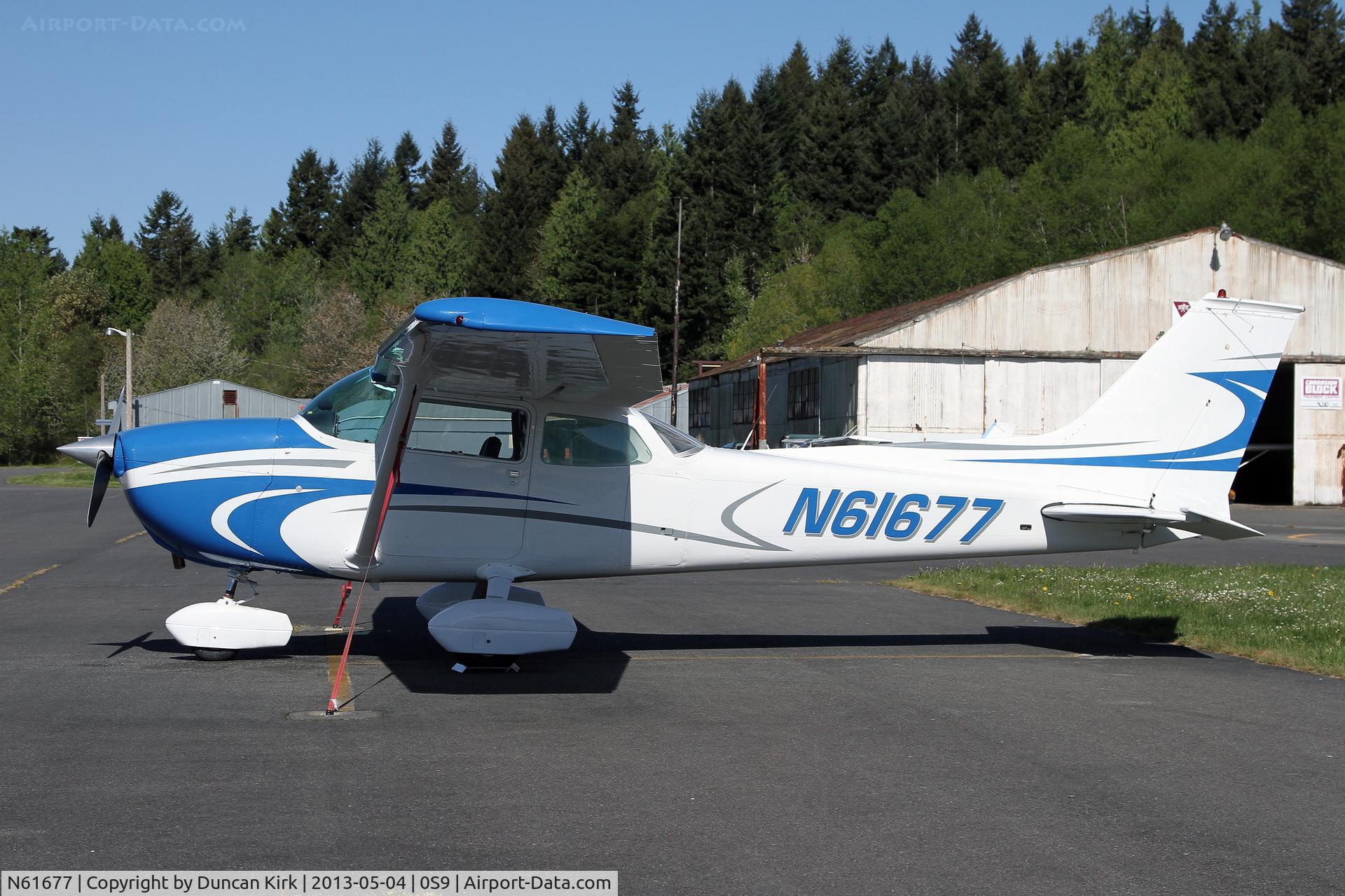 N61677, 1975 Cessna 172M C/N 17264722, Sharp looking Cessna 172