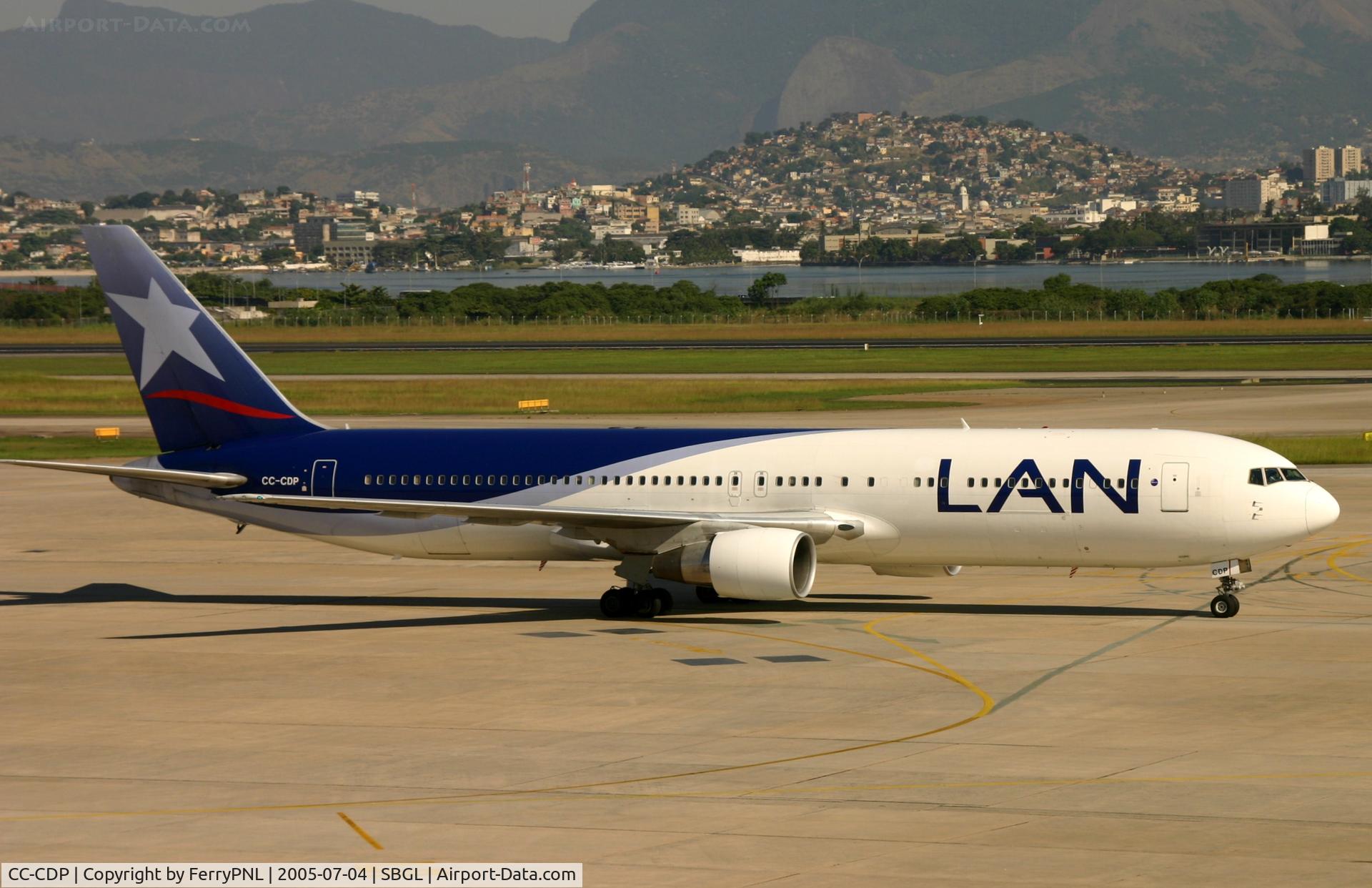 CC-CDP, 1996 Boeing 767-316/ER C/N 27597, LAN B763 taxiing in after arrival in GIG