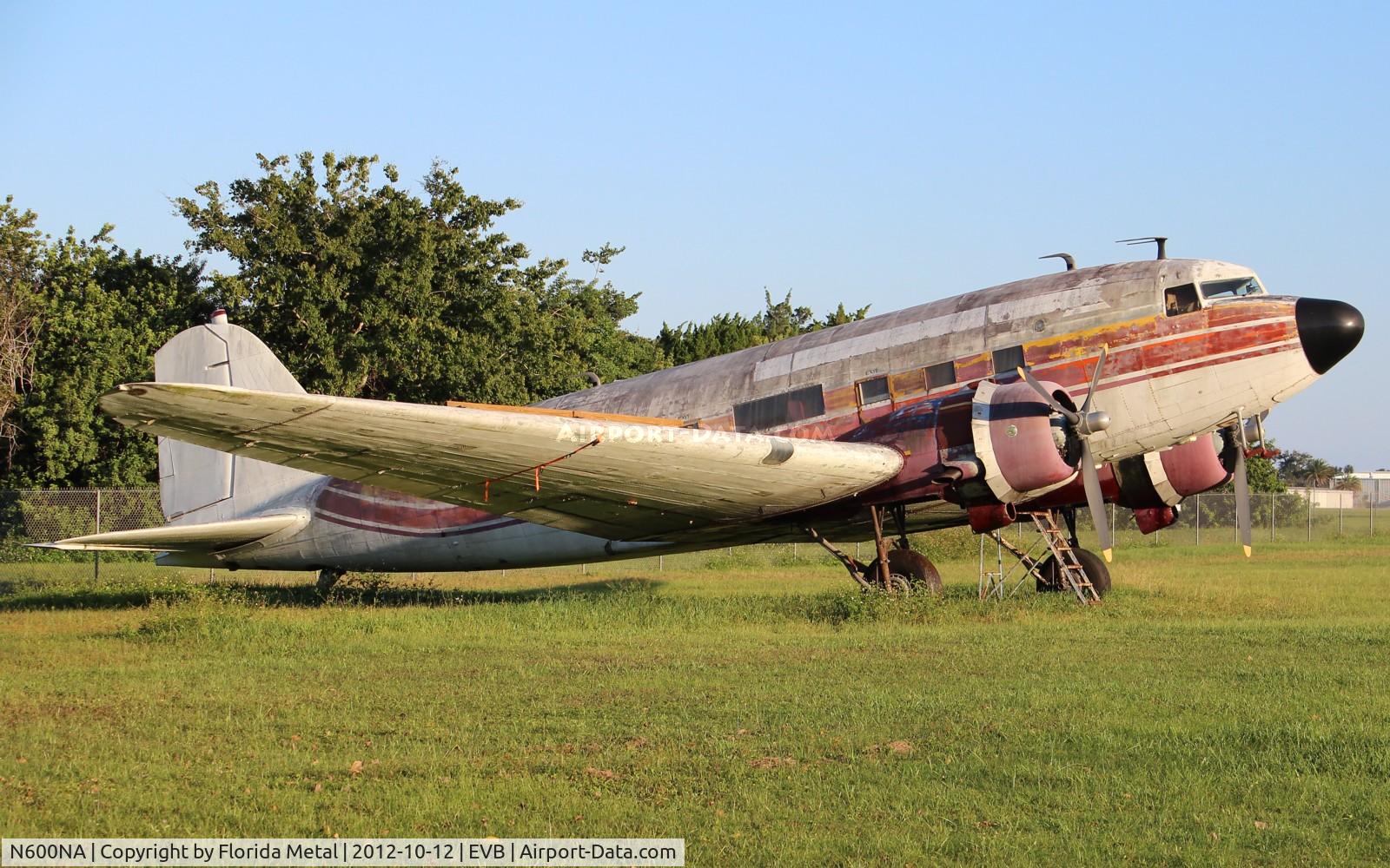 N600NA, 1940 Douglas DC-3A-228D C/N 3291, Not sure if this DC-3 can still fly - it did as of about 5-6 years ago