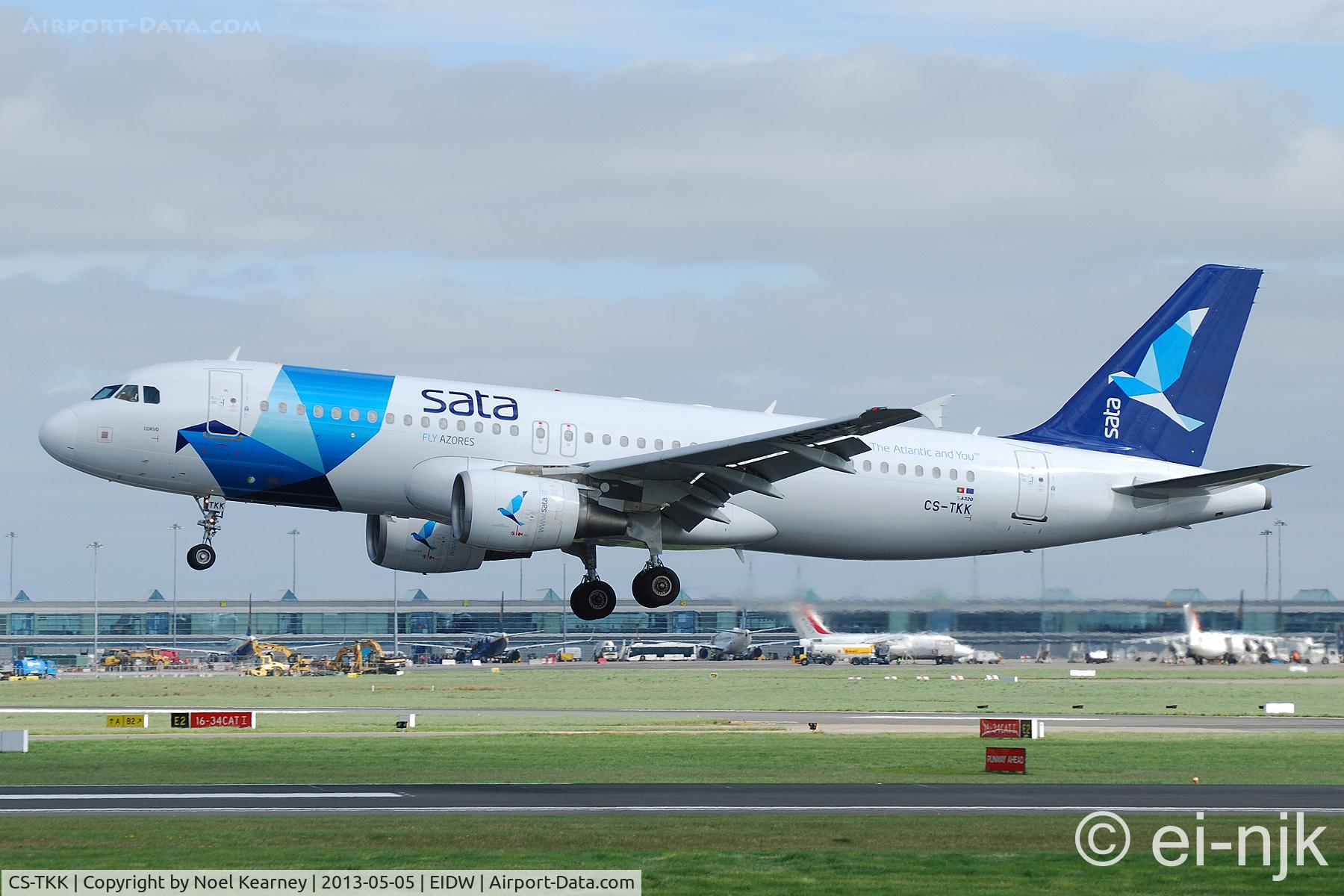 CS-TKK, 2005 Airbus A320-214 C/N 2390, Landing Rwy 28 at Dublin Airport.