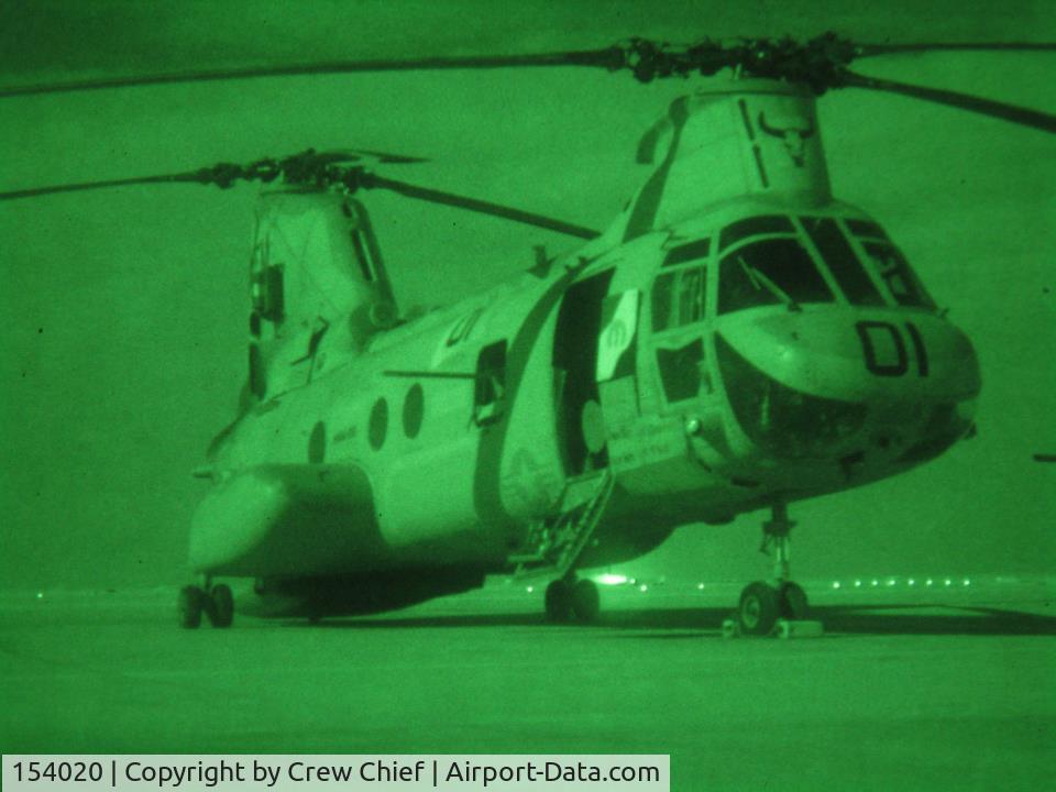 154020, Boeing Vertol CH-46E Sea Knight C/N 2371, 154020 circa March 2006. Al Asad, Iraq, HMM-261
