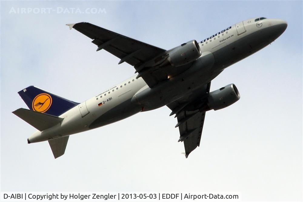 D-AIBI, 2012 Airbus A319-112 C/N 5284, Leaving rwy 07C for a short jump to TXL....