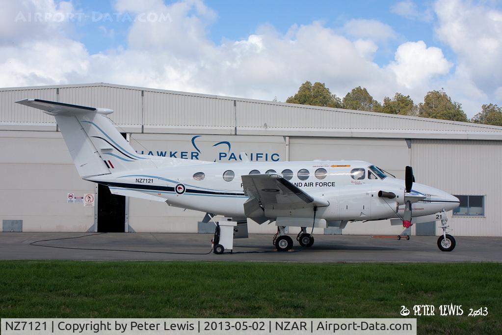 NZ7121, 2006 Raytheon B200 King Air C/N BB-1847, Twin training & communication