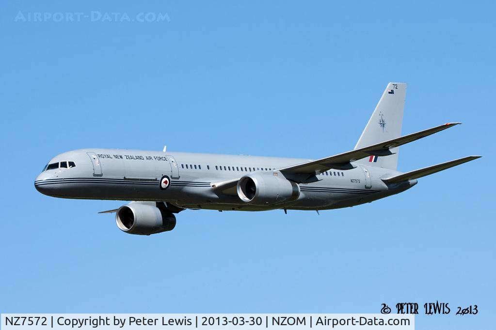 NZ7572, 1993 Boeing 757-2K2 C/N 26634, Long range transport