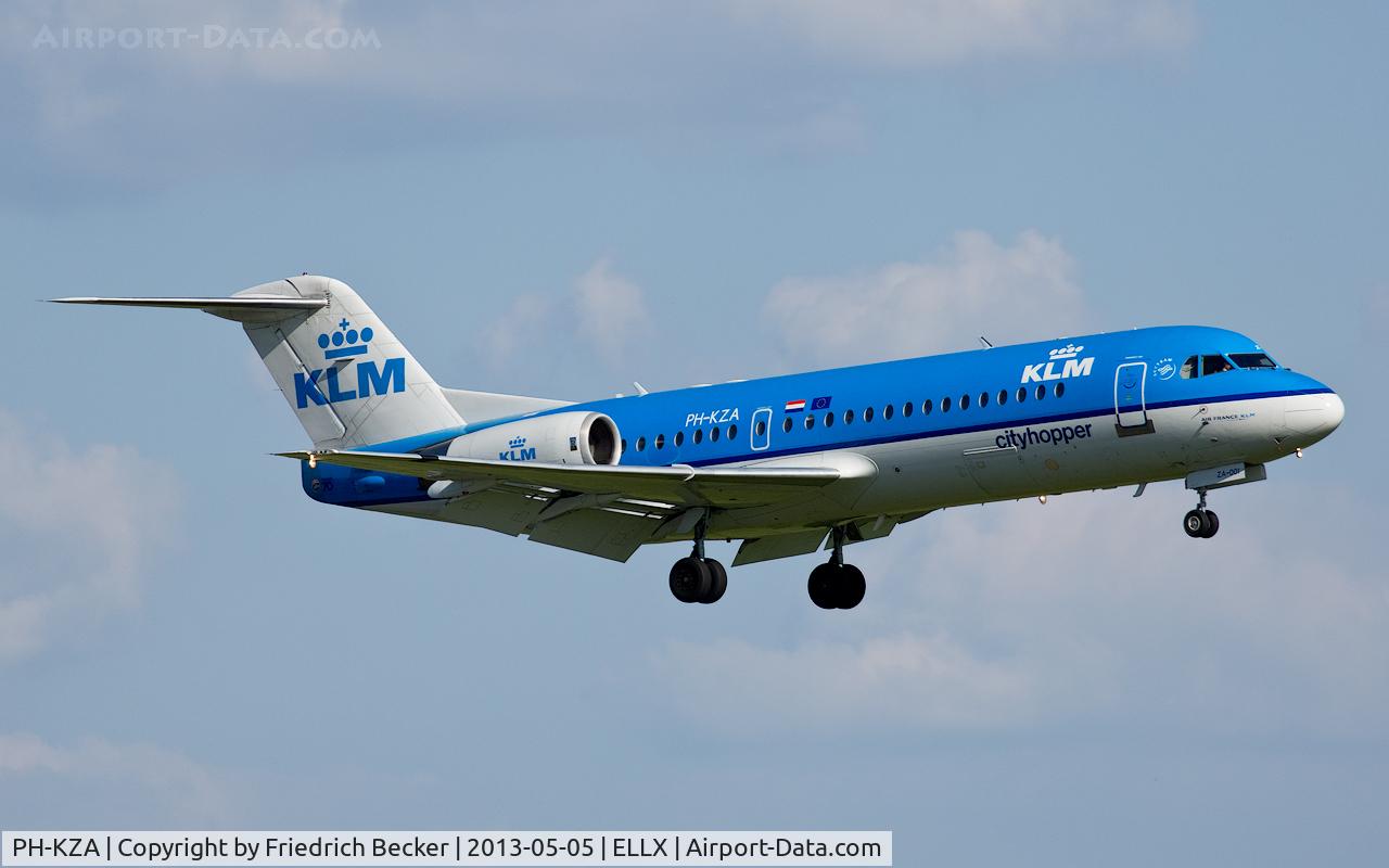PH-KZA, 1996 Fokker 70 (F-28-070) C/N 11567, on final RW24