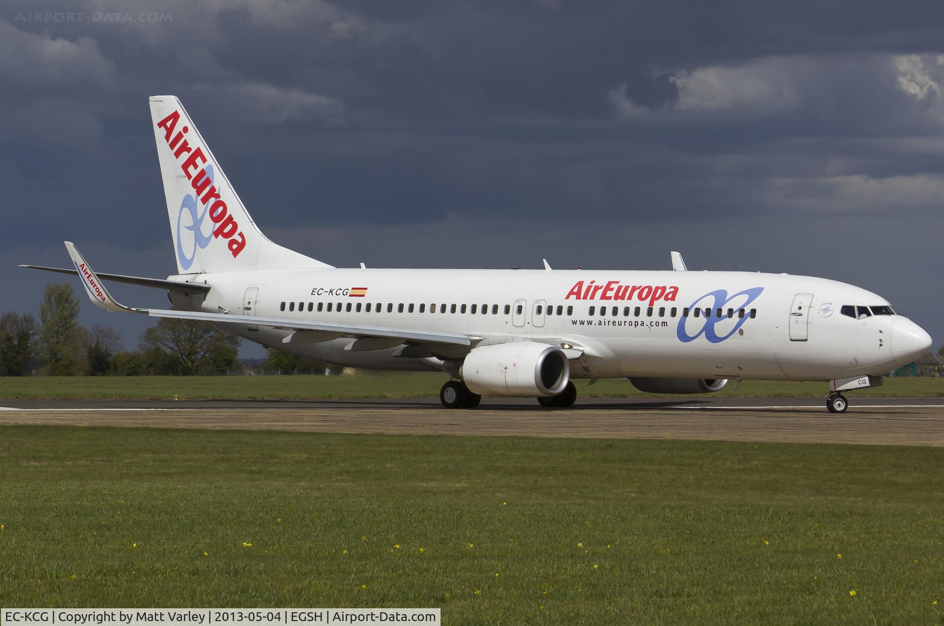 EC-KCG, 2007 Boeing 737-85P C/N 33981, Arriving at EGSH.