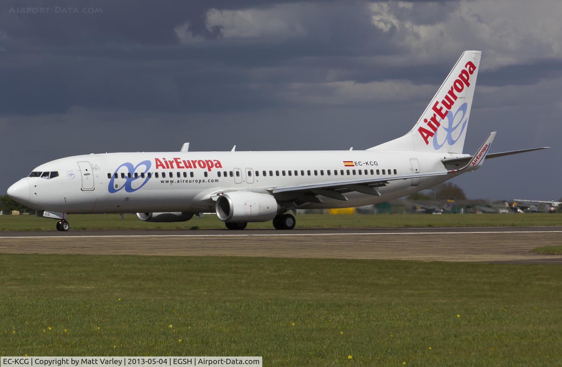EC-KCG, 2007 Boeing 737-85P C/N 33981, Arriving at EGSH.