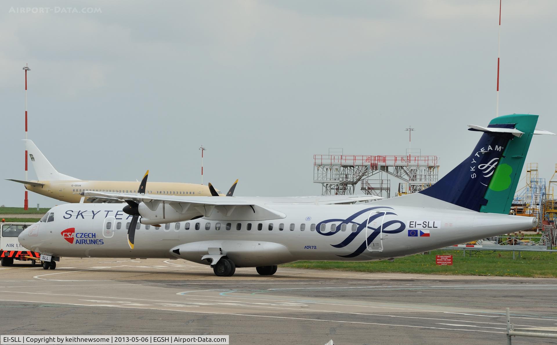 EI-SLL, 1994 ATR 72-212 C/N 387, Almost complete re-spray ??