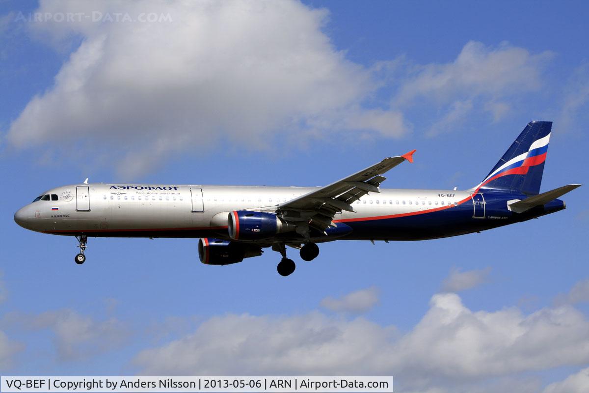 VQ-BEF, 2009 Airbus A321-211 C/N 4103, On final for runway 26.