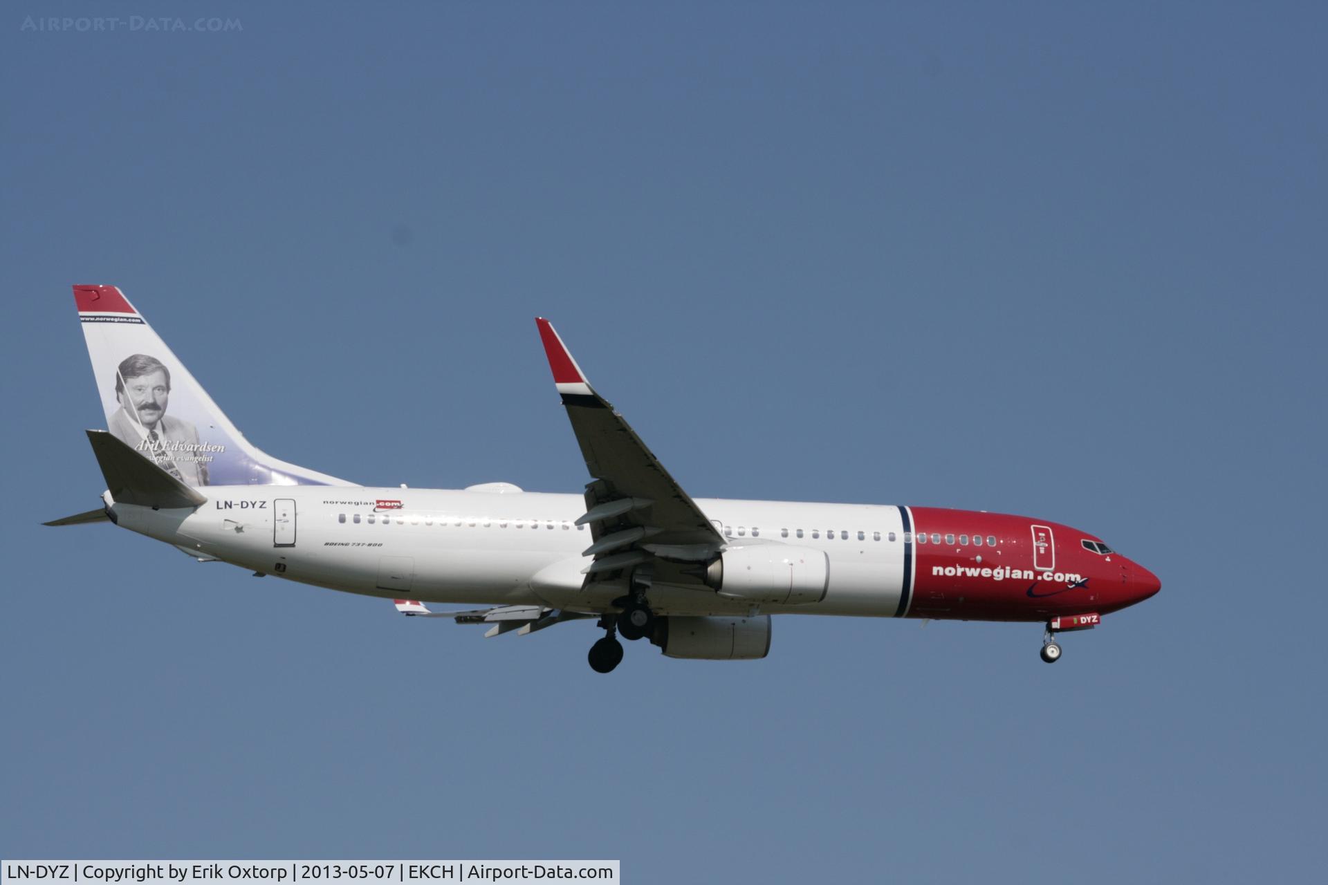 LN-DYZ, 2012 Boeing 737-8JP C/N 39013, Landing on rw 04L