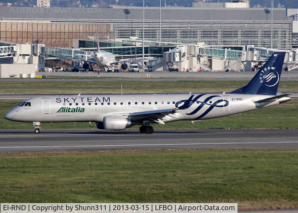EI-RND, 2012 Embraer 190LR (ERJ-190-100LR) C/N 19000512, Taxiing to the Terminal in Skyteam c/s