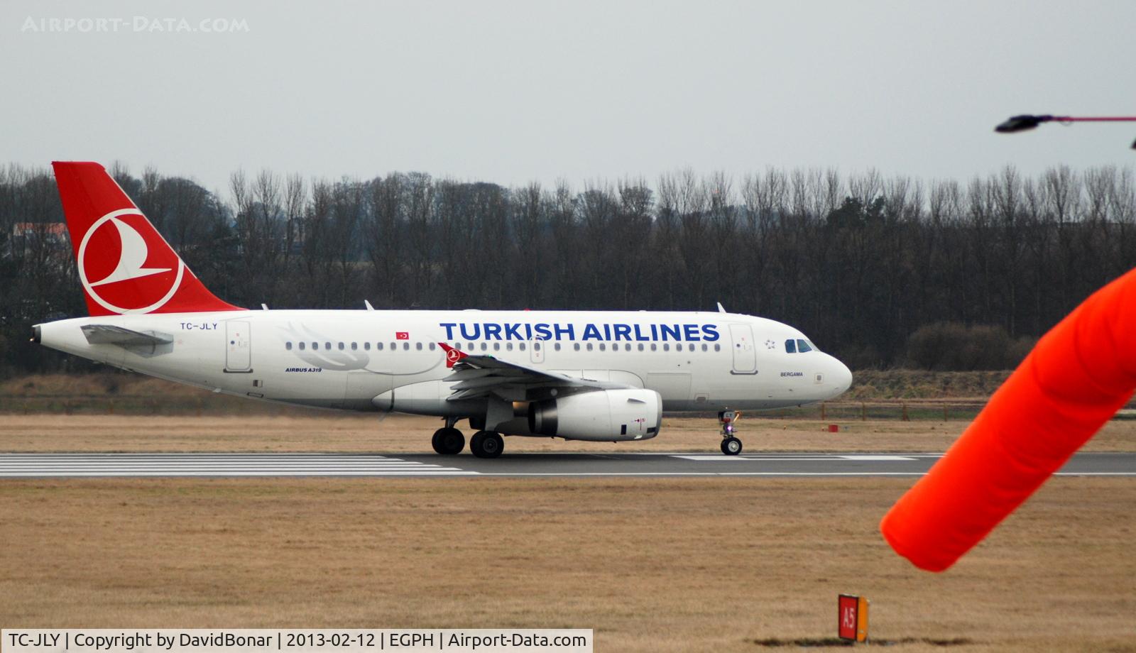 TC-JLY, 2011 Airbus A319-132 C/N 4774, Departing Runway 06 on a cold February morning heading back to Istanbul.