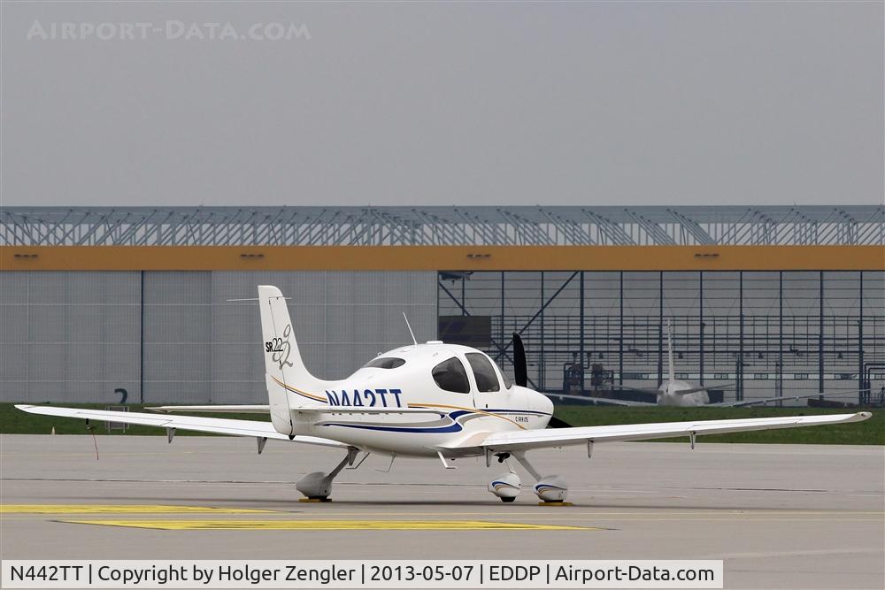N442TT, 2004 Cirrus SR22 C/N 1012, A flea dreams to become a real aircraft like that in hangar.....