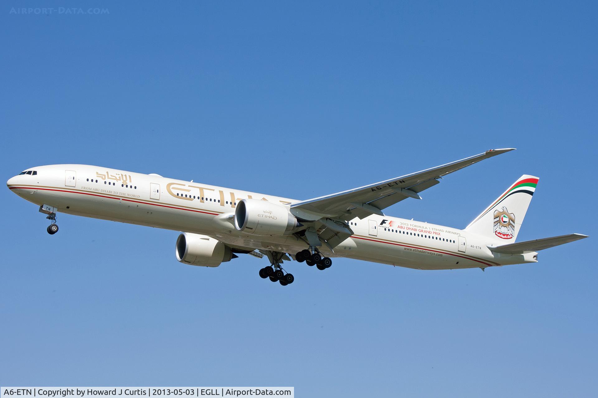 A6-ETN, 2013 Boeing 777-3FX/ER C/N 39689, Etihad Airways, on approach to runway 27L.