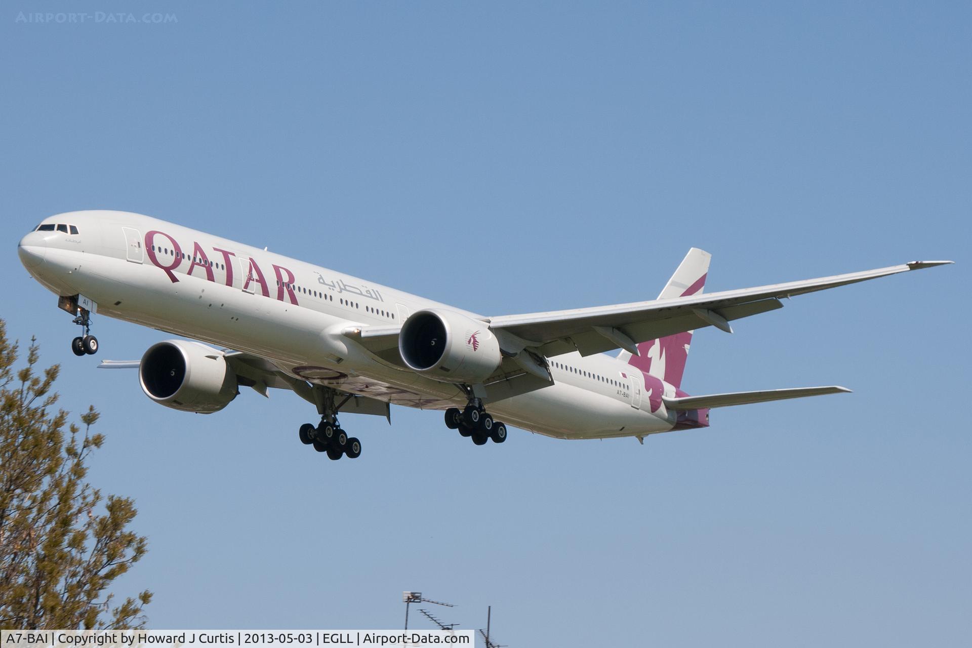 A7-BAI, 2008 Boeing 777-3DZ/ER C/N 36095, Qatar Airways, on approach to runway 27L.